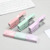 Macaron color metal handgrip grapadora no. 10 ahorro de trabajo para llevar embalaje grapadora pequeño tamaño grapadora de oficina Specification image